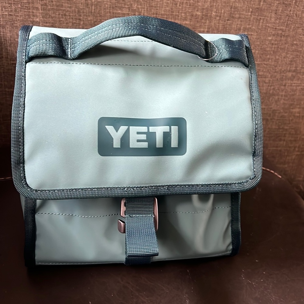 Yeti day trip lunch bag cooler